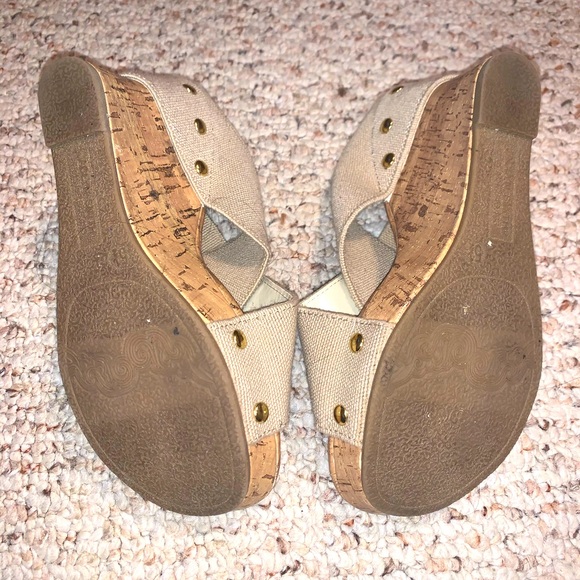 NWOT - summer wedge heeled sandals! - Picture 4 of 5